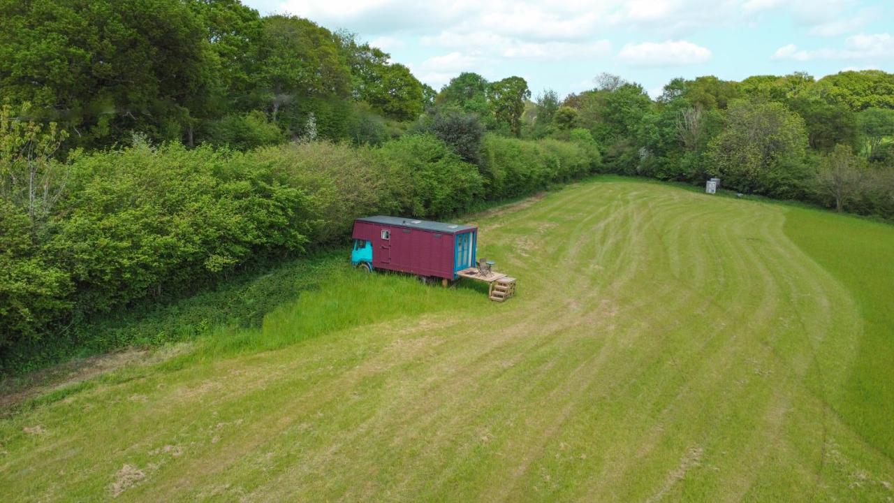 Quirky Vintage Horsebox Conversion With Stunning Views Of Ardingly Reservoir Balcombe Exterior foto